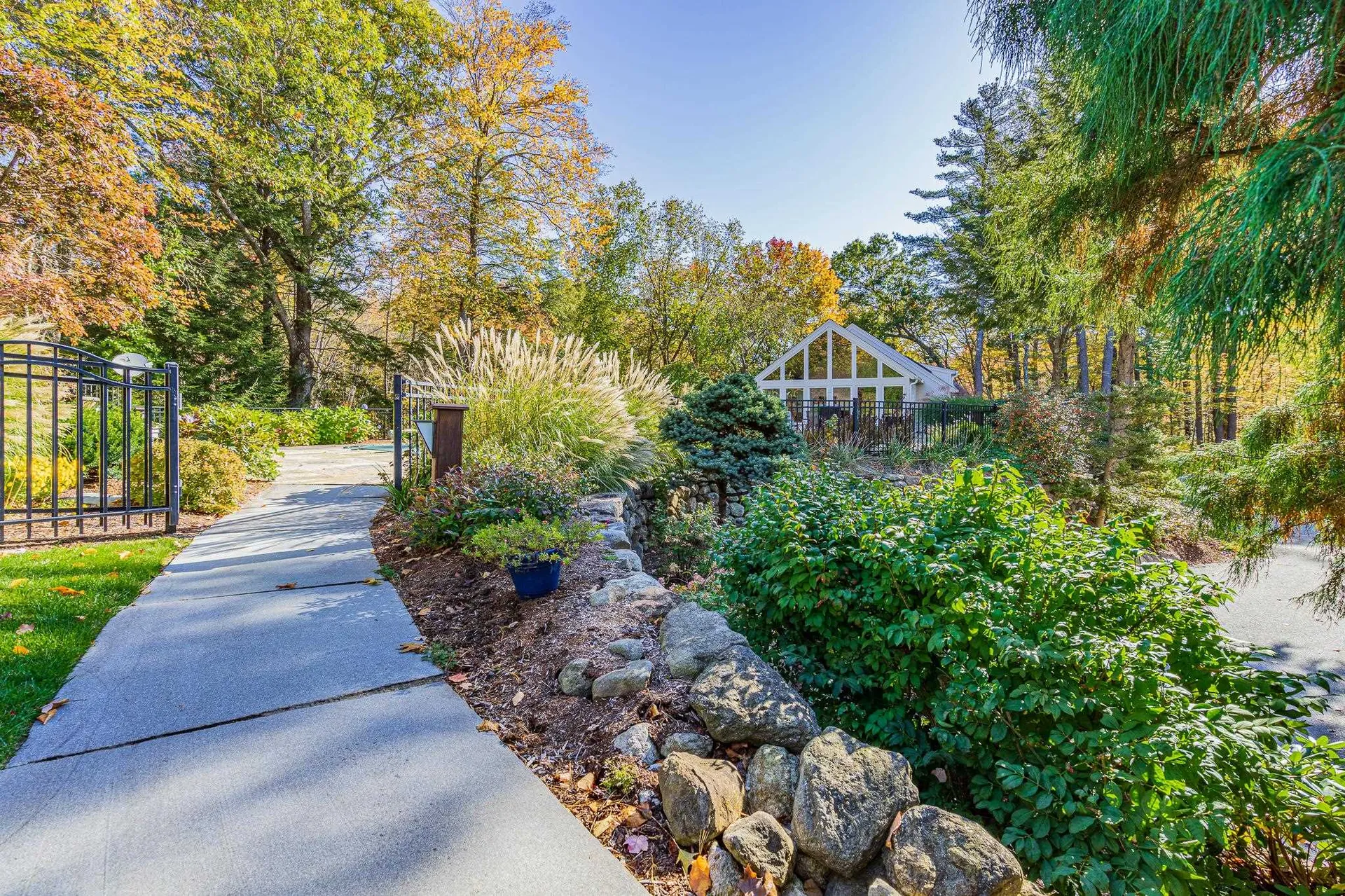 84 Meetinghouse Road Bedford NH 03110