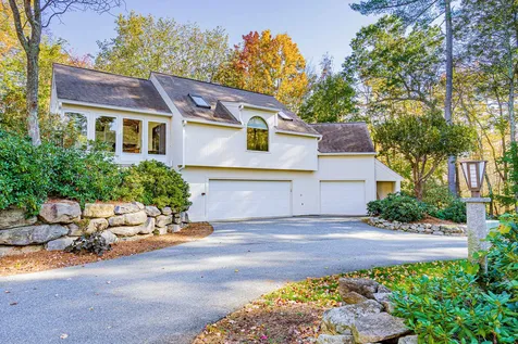 84 Meetinghouse Road Bedford NH 03110