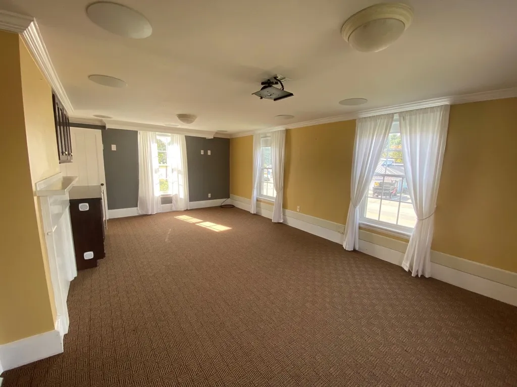 33 Lafayette Road Hampton Falls NH 03844