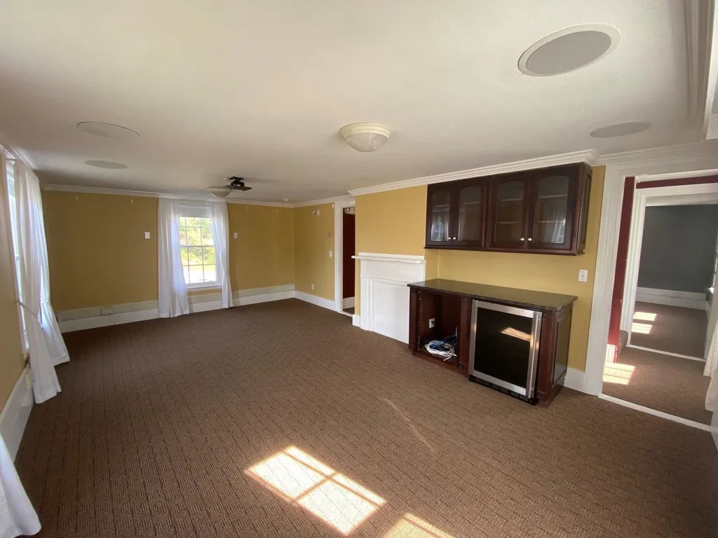 33 Lafayette Road Hampton Falls NH 03844