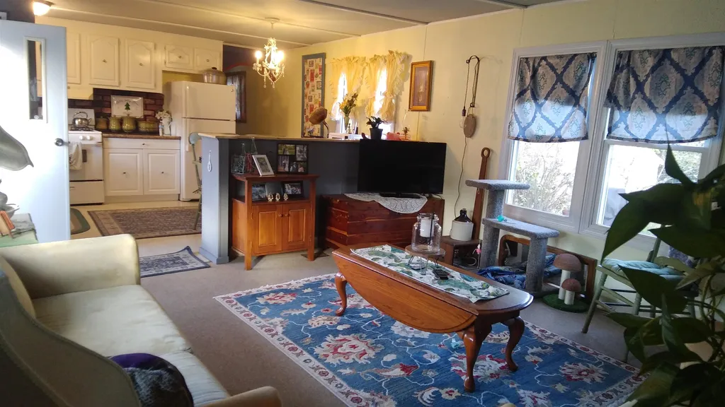 14 Anthony Circle Swanzey NH 03446
