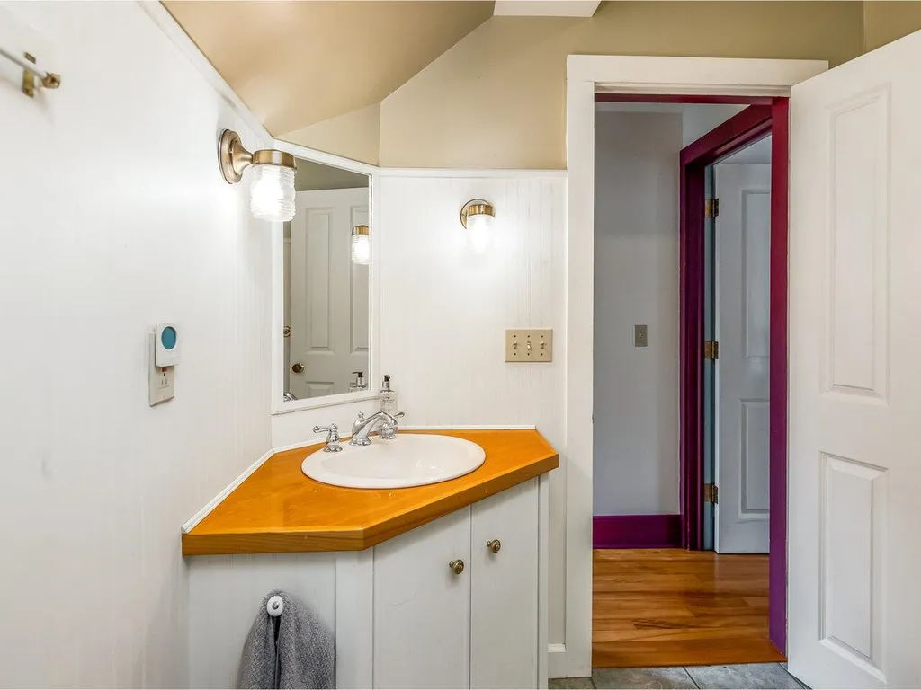 358 North Street Burlington VT 05401-2922