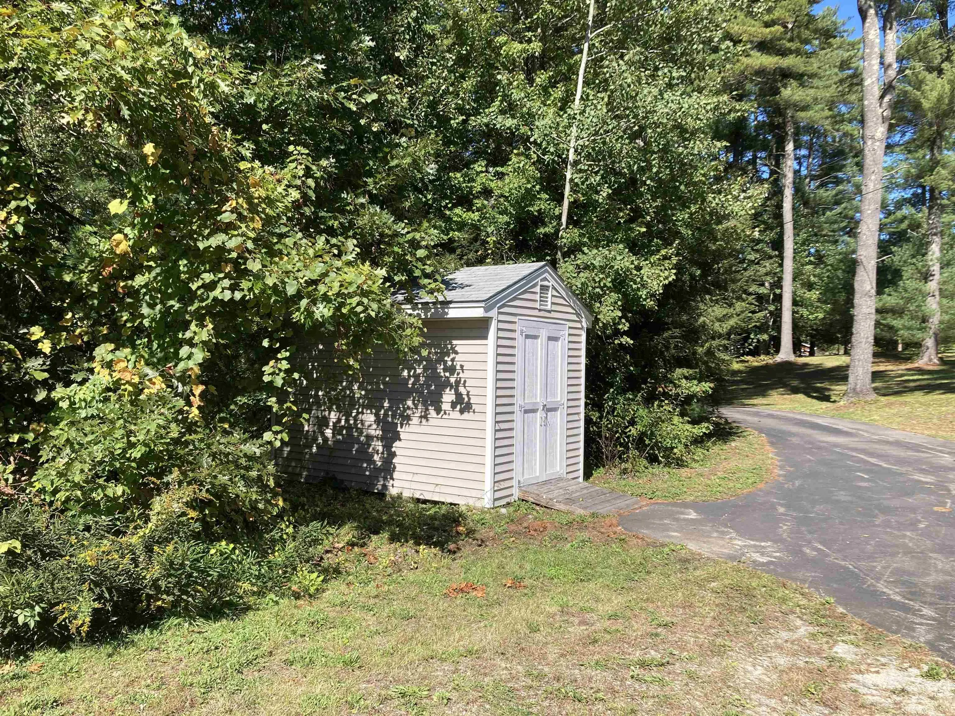 86 Manselville Road Deering NH 03244