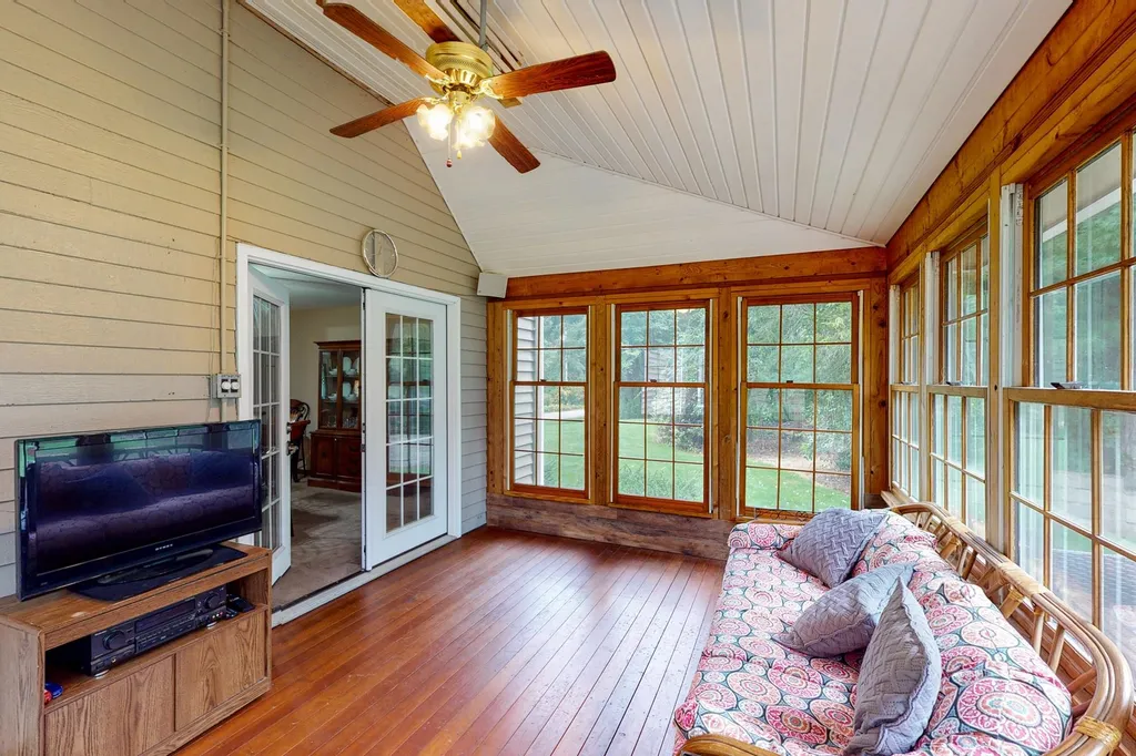8 Mountain View Drive Hudson NH 03051