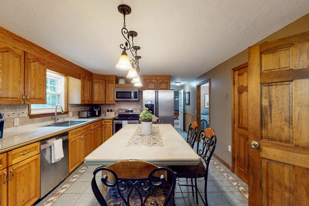8 Mountain View Drive Hudson NH 03051