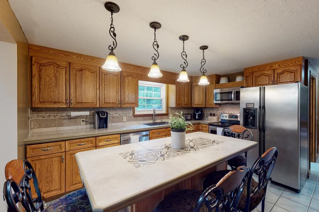 8 Mountain View Drive Hudson NH 03051