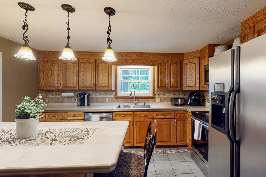 8 Mountain View Drive Hudson NH 03051
