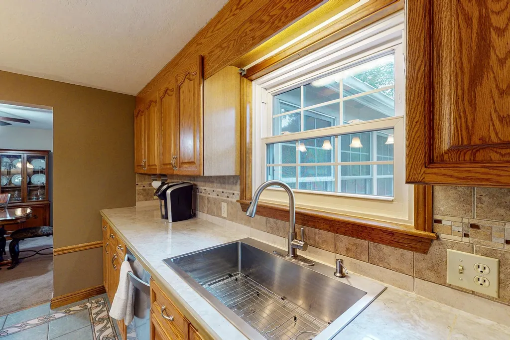 8 Mountain View Drive Hudson NH 03051