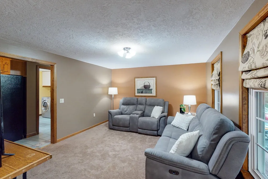 8 Mountain View Drive Hudson NH 03051