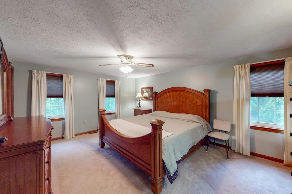 8 Mountain View Drive Hudson NH 03051