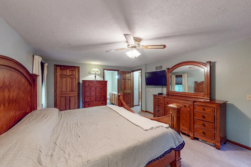 8 Mountain View Drive Hudson NH 03051