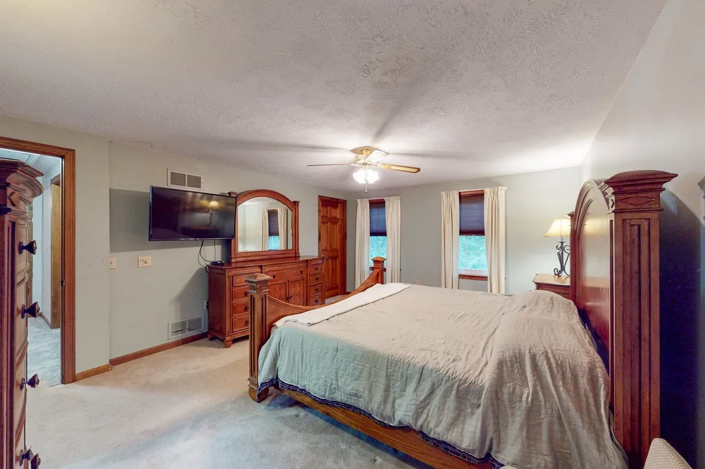8 Mountain View Drive Hudson NH 03051