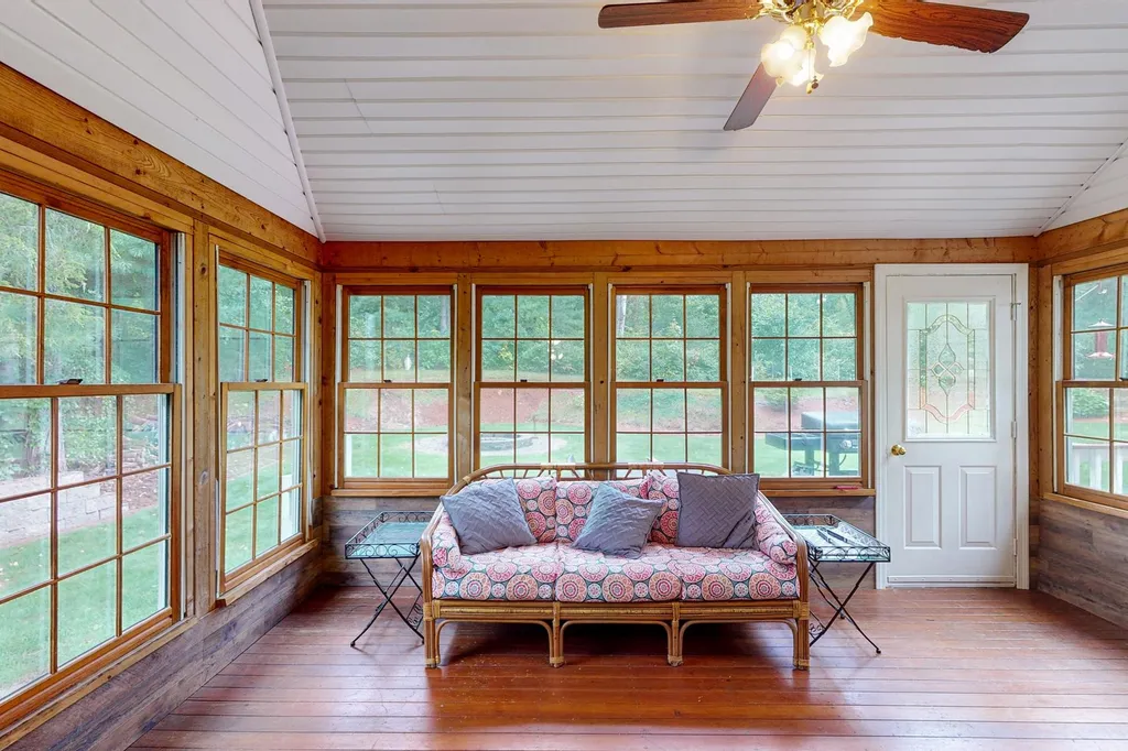 8 Mountain View Drive Hudson NH 03051