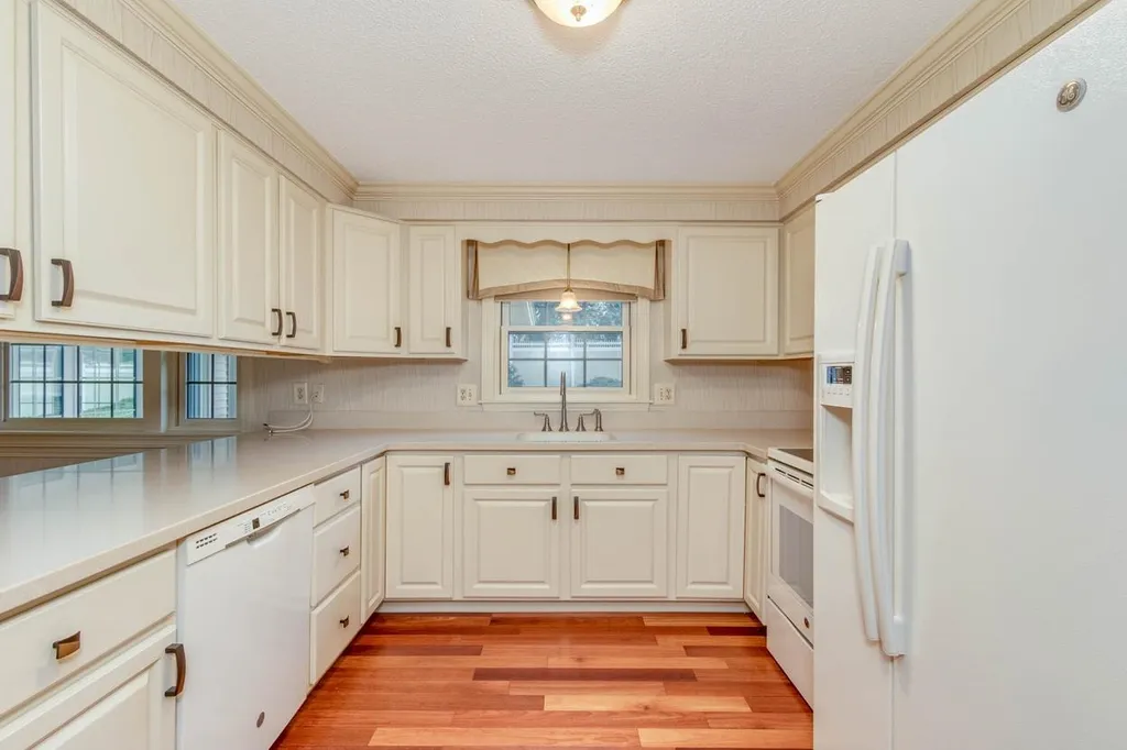 744 Coral Avenue Manchester NH 03104