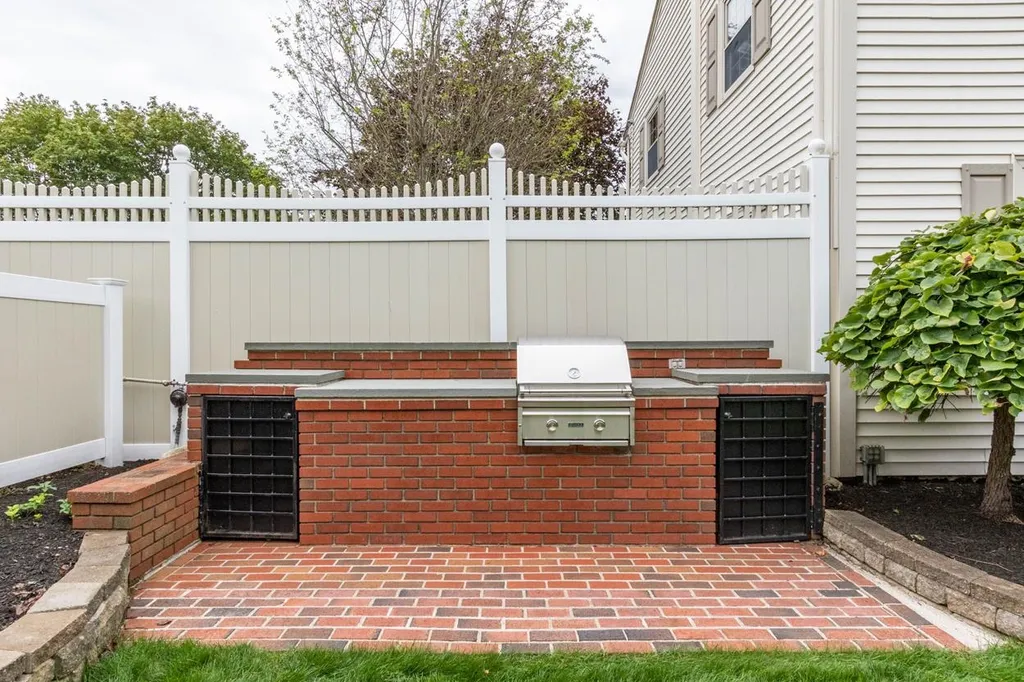 744 Coral Avenue Manchester NH 03104