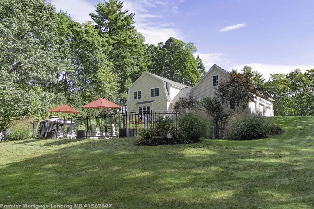 11 Palmer Drive Kensington NH 03833