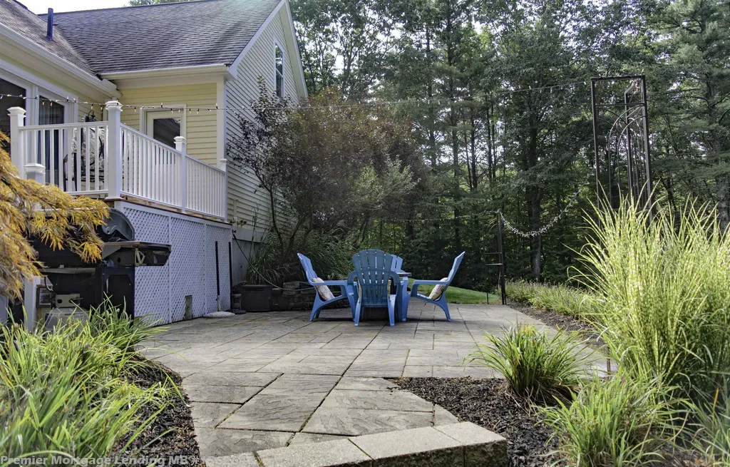 11 Palmer Drive Kensington NH 03833