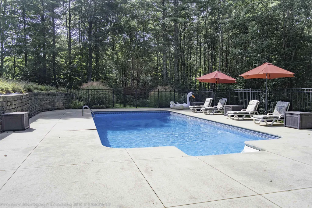 11 Palmer Drive Kensington NH 03833