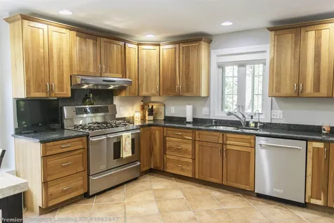 11 Palmer Drive Kensington NH 03833