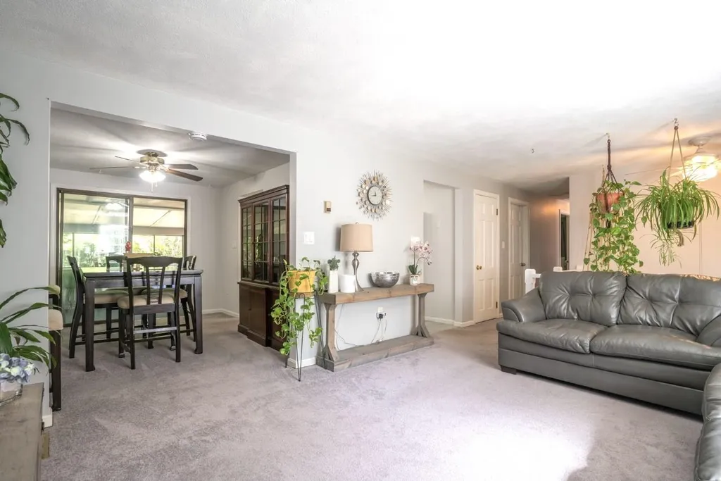 14 Acropolis Avenue Londonderry NH 03053