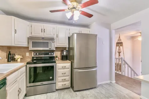 14 Acropolis Avenue Londonderry NH 03053