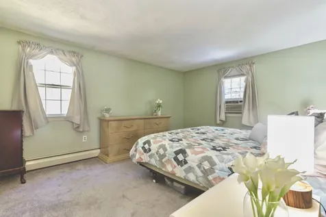 14 Acropolis Avenue Londonderry NH 03053