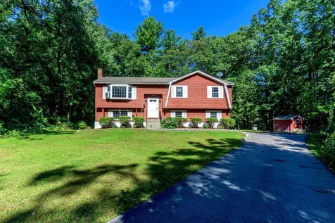 14 Acropolis Avenue Londonderry NH 03053
