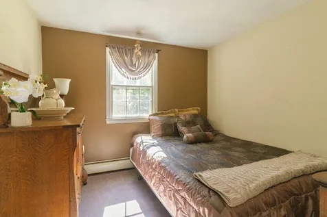 14 Acropolis Avenue Londonderry NH 03053
