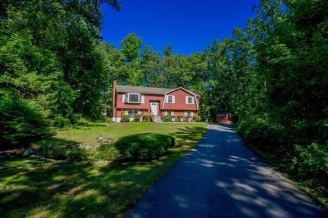 14 Acropolis Avenue Londonderry NH 03053