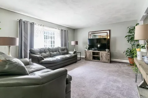 14 Acropolis Avenue Londonderry NH 03053