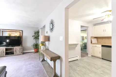 14 Acropolis Avenue Londonderry NH 03053