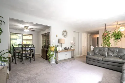 14 Acropolis Avenue Londonderry NH 03053