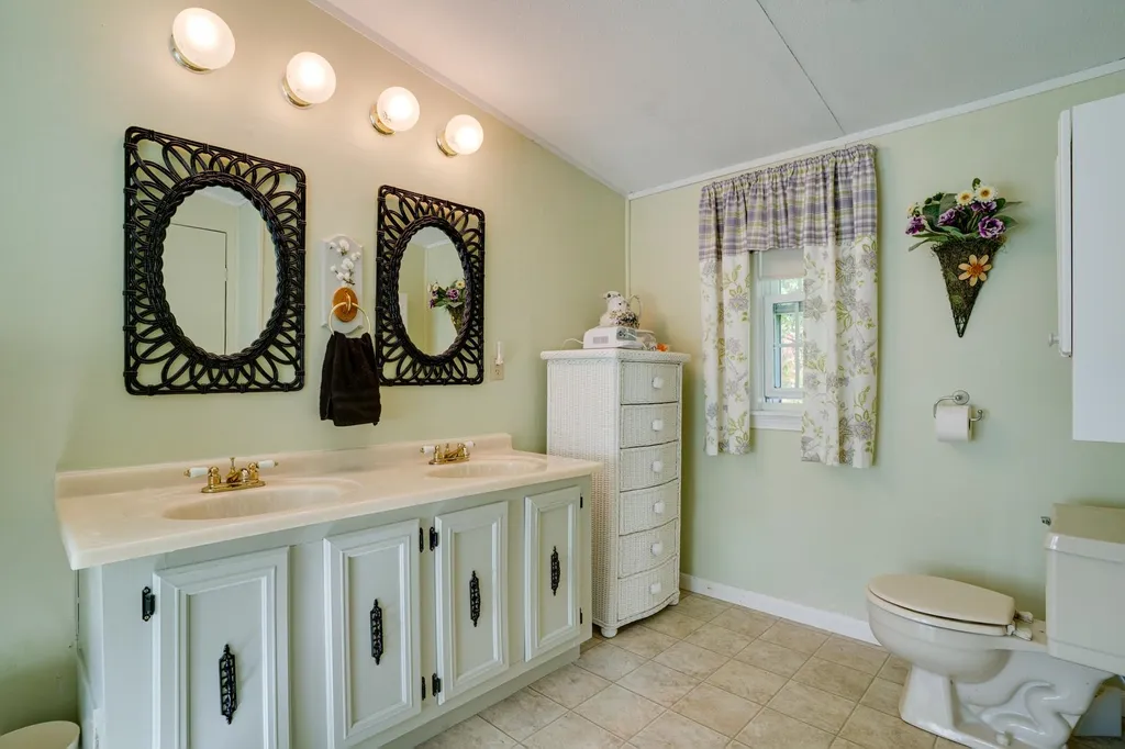 37 Bunker Lane Madbury NH 03823