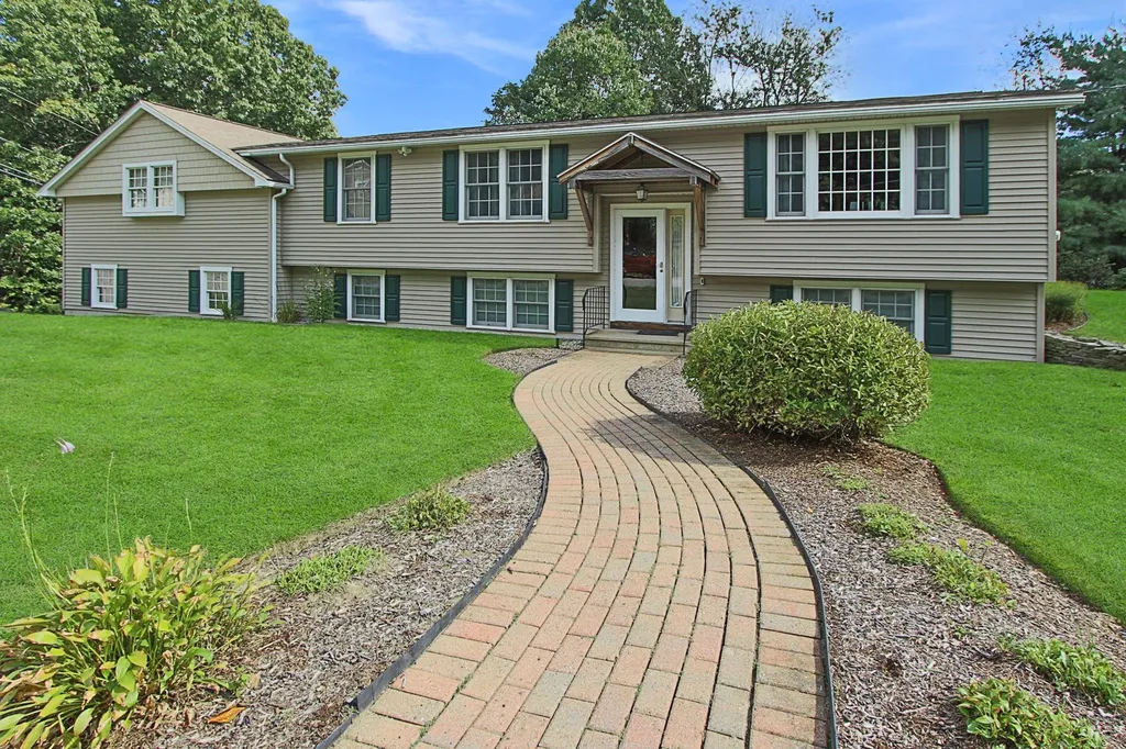 7 Teak Drive Nashua NH 03062