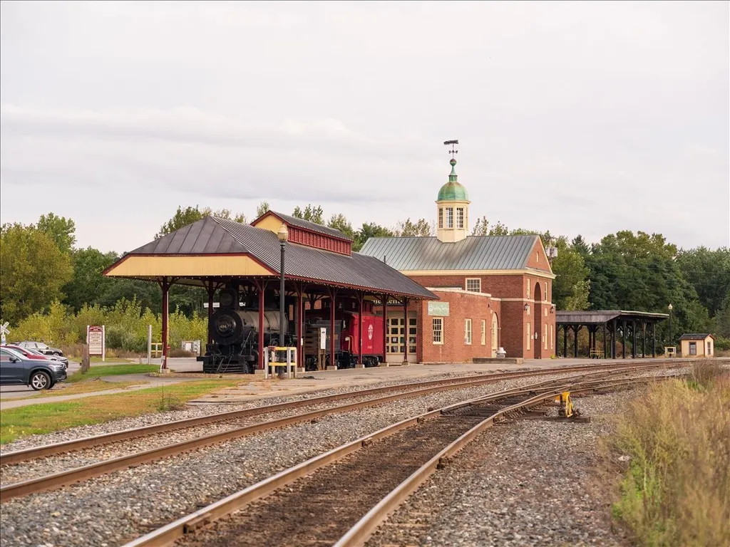 15 Railroad Row Road Hartford VT 05001