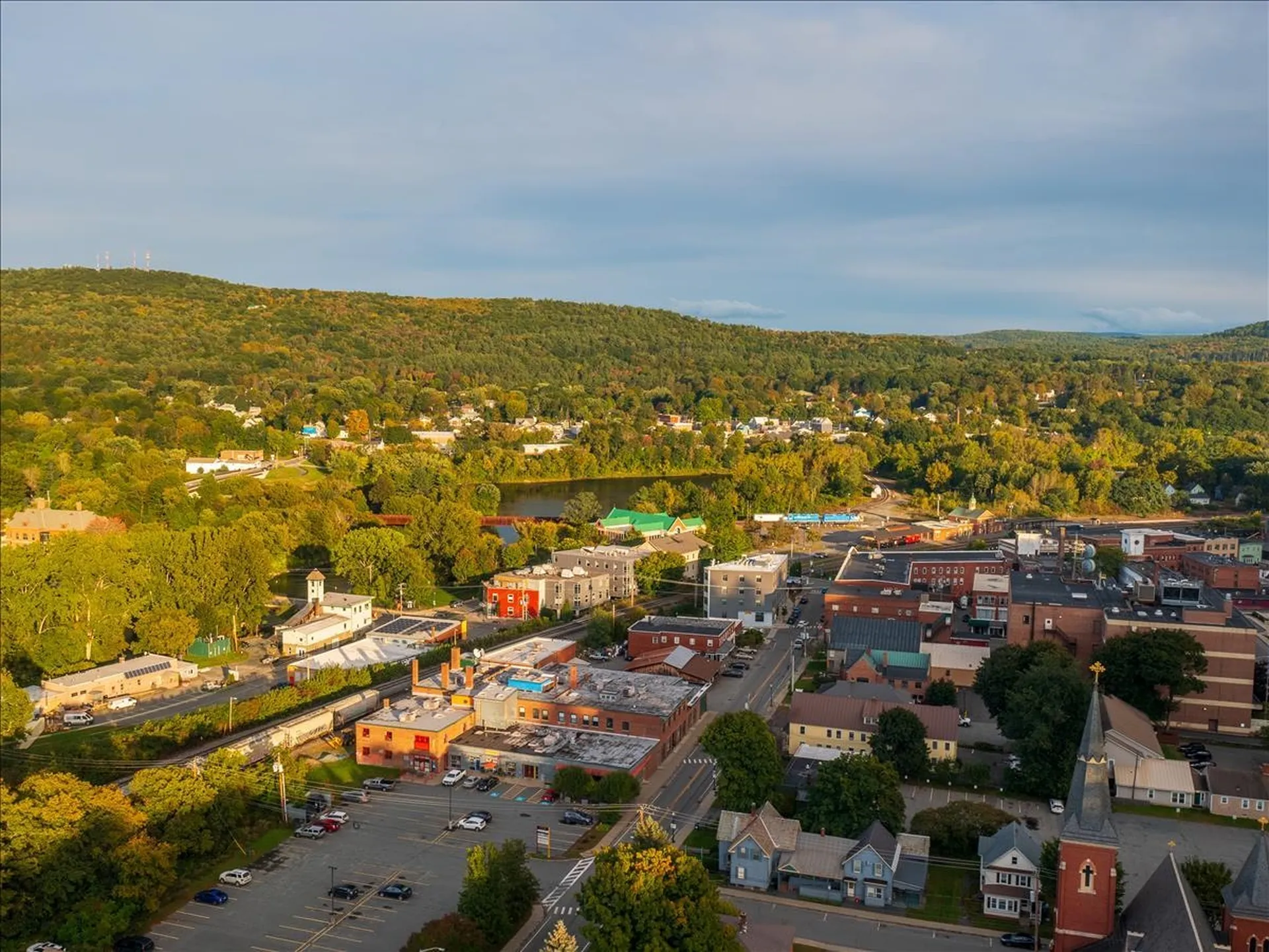 15 Railroad Row Road Hartford VT 05001
