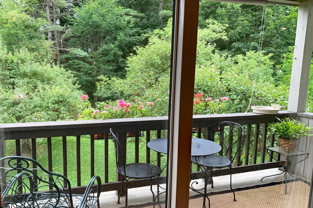 207 Brook Hollow Hanover NH 03755