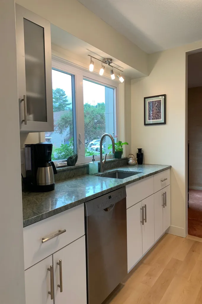207 Brook Hollow Hanover NH 03755