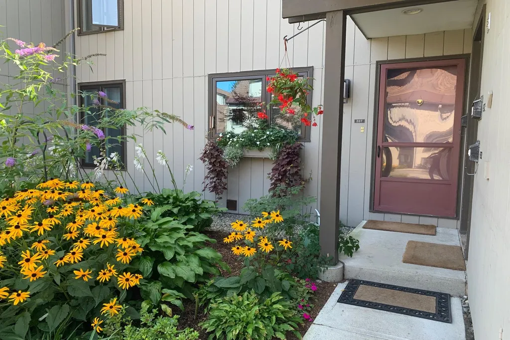 207 Brook Hollow Hanover NH 03755