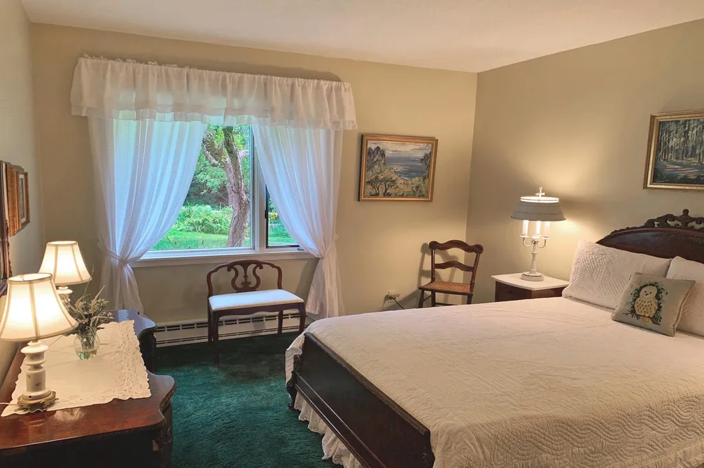 207 Brook Hollow Hanover NH 03755