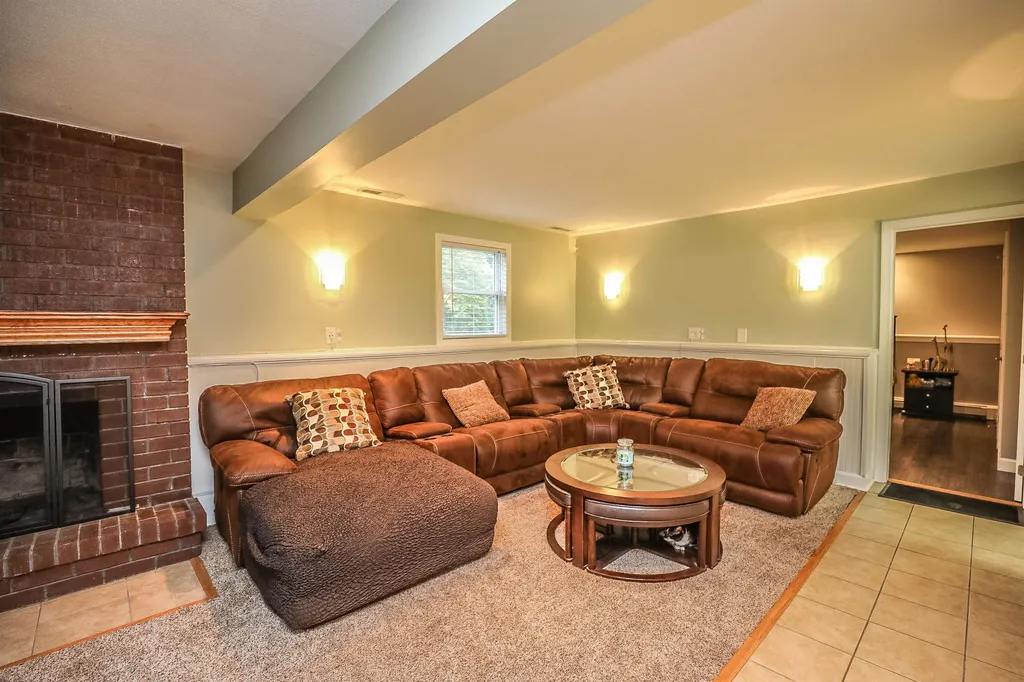 3 Joan Street Derry NH 03038