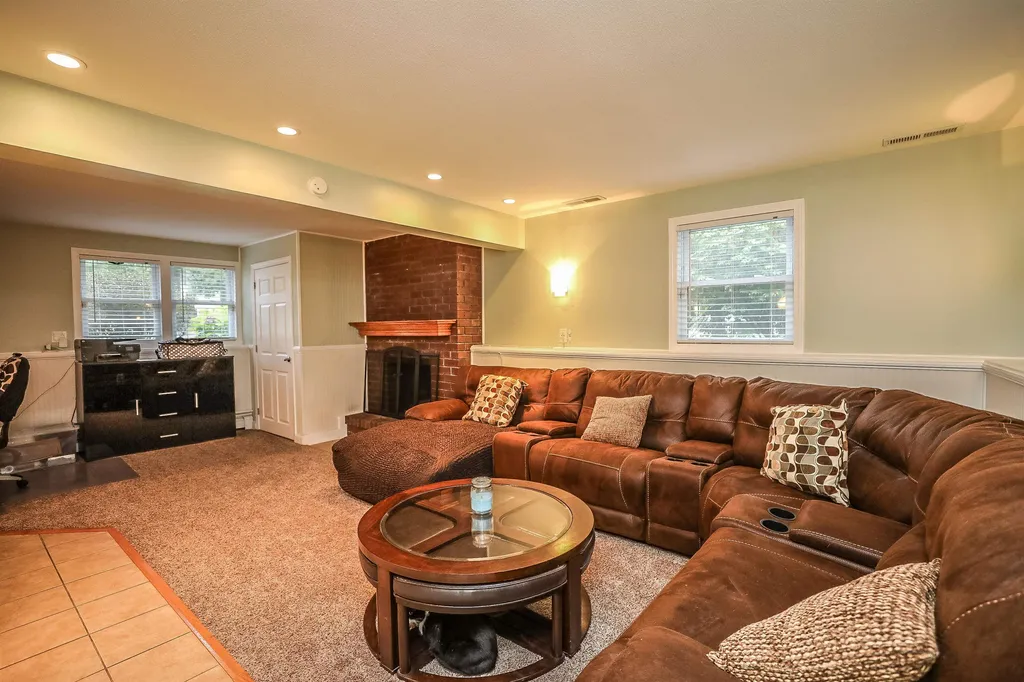 3 Joan Street Derry NH 03038