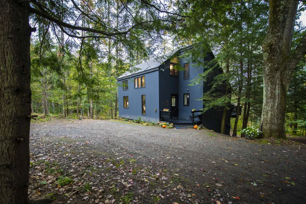 1604 Marsh Family Road Hartford VT 05059