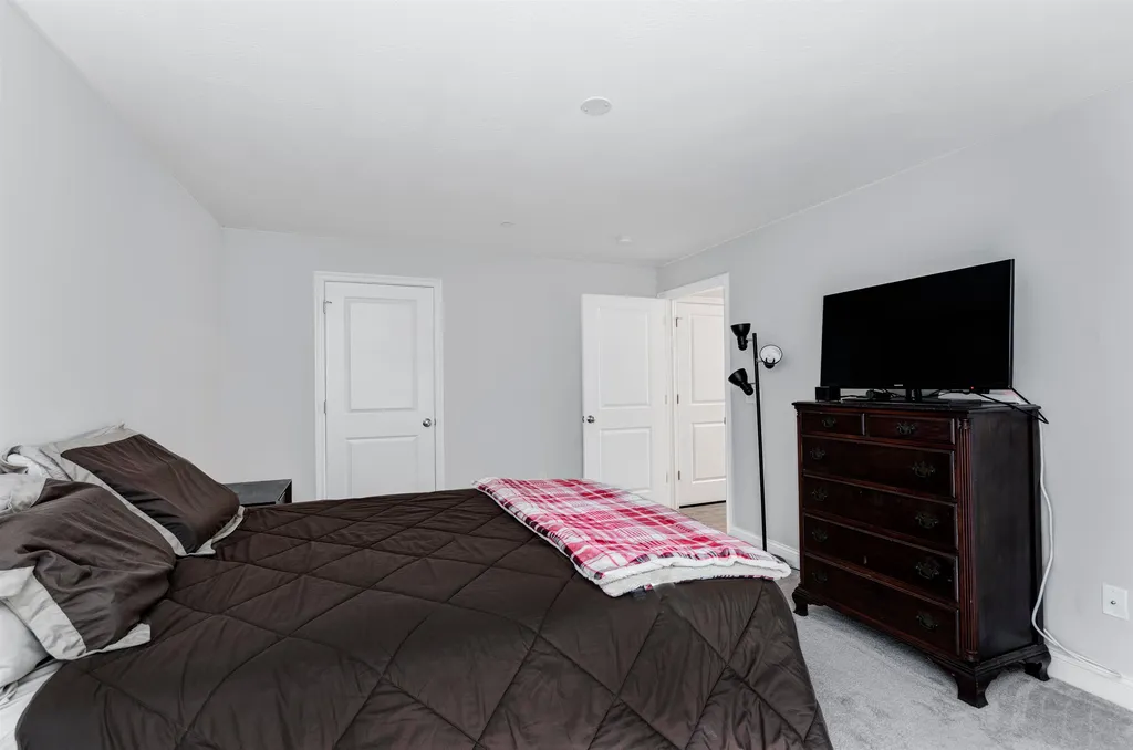 8 Bennett Street Nashua NH 03064