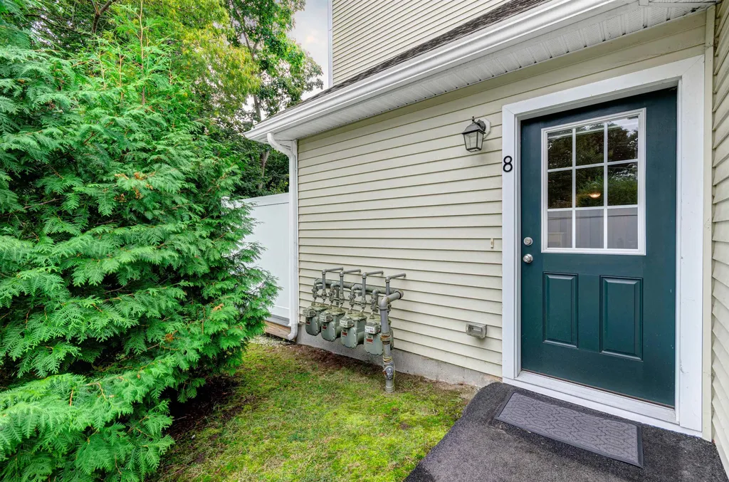 8 Bennett Street Nashua NH 03064