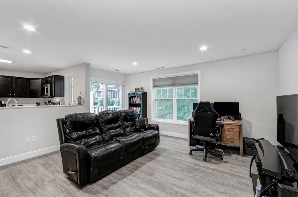 8 Bennett Street Nashua NH 03064