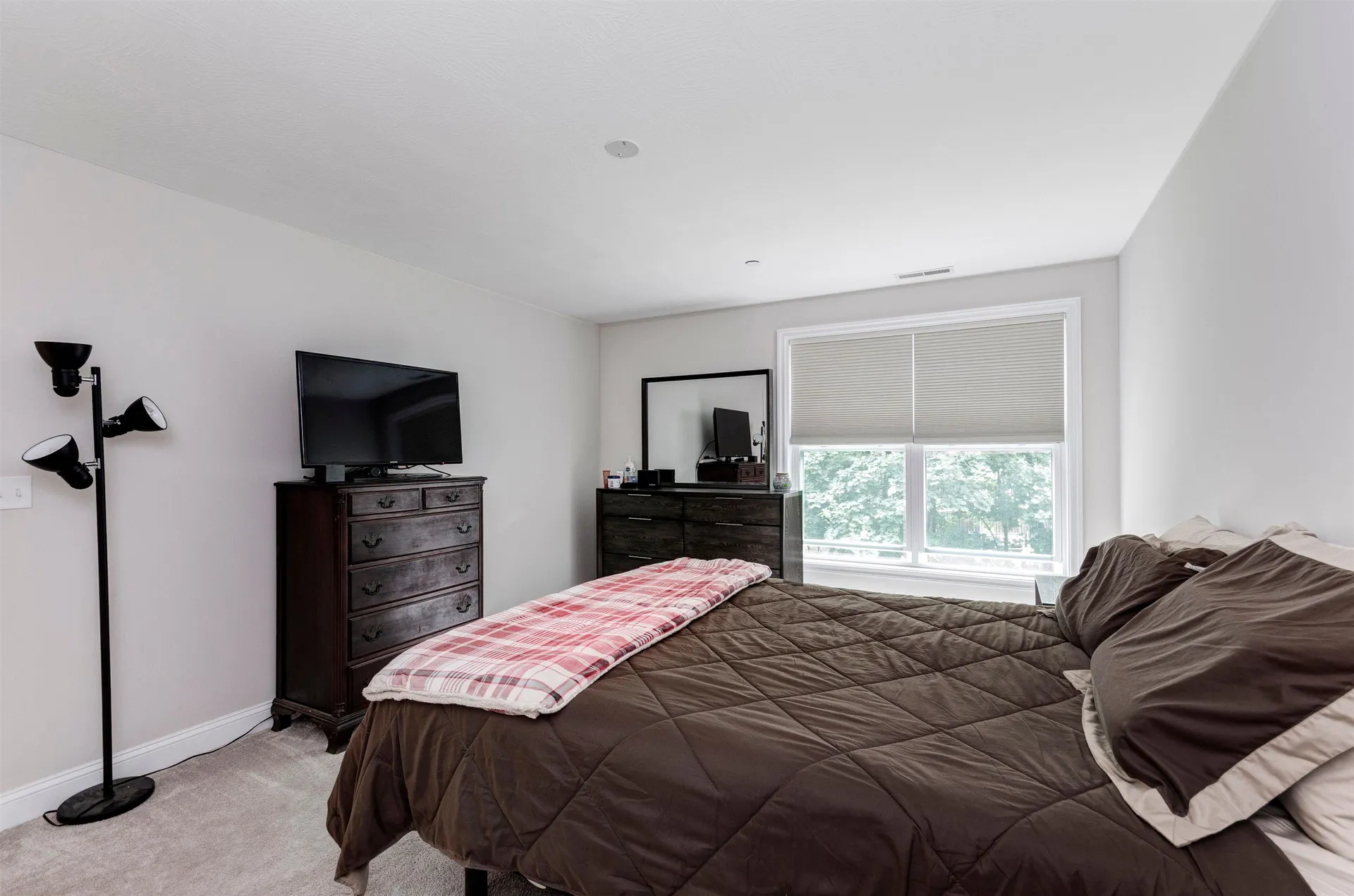 8 Bennett Street Nashua NH 03064