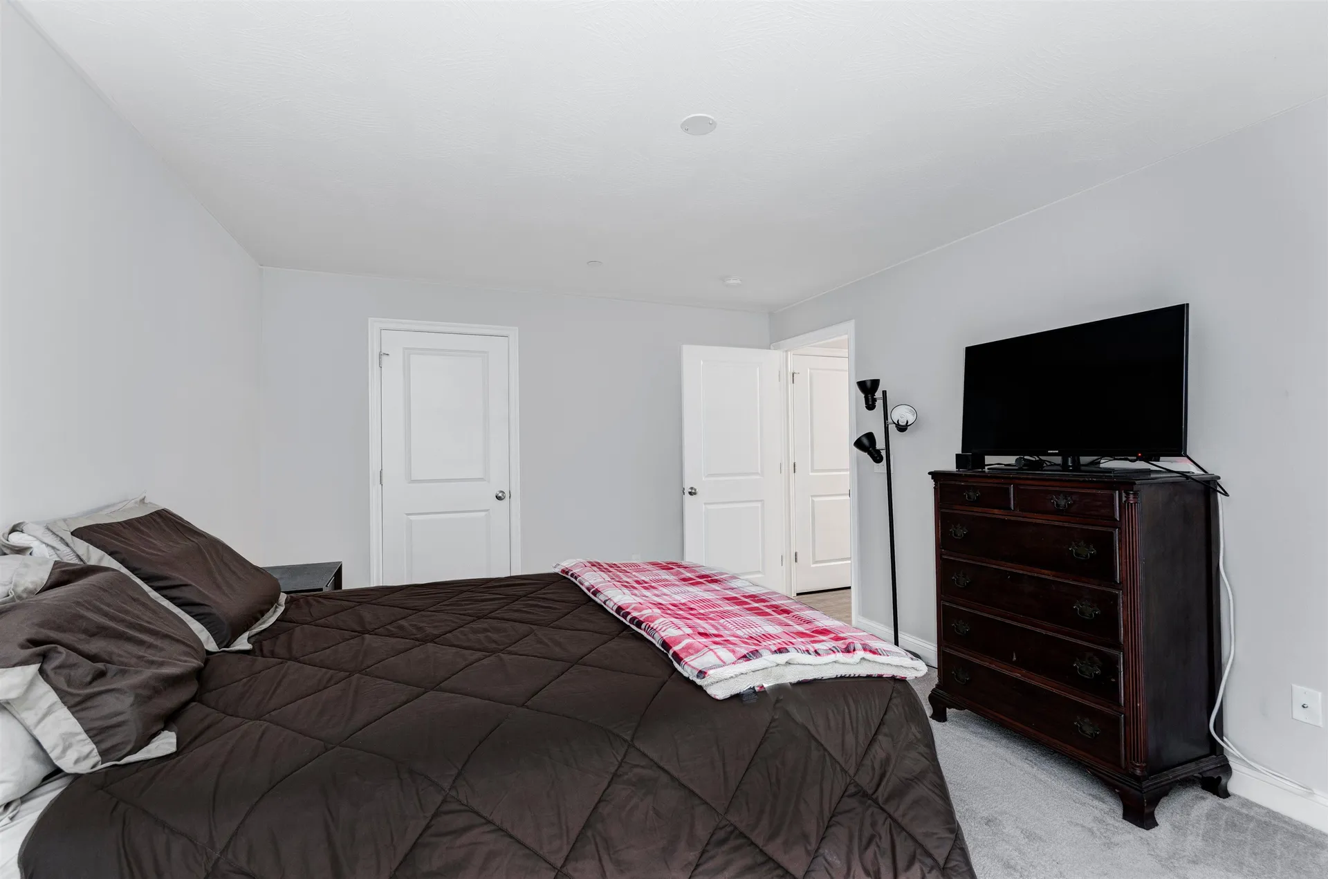 8 Bennett Street Nashua NH 03064