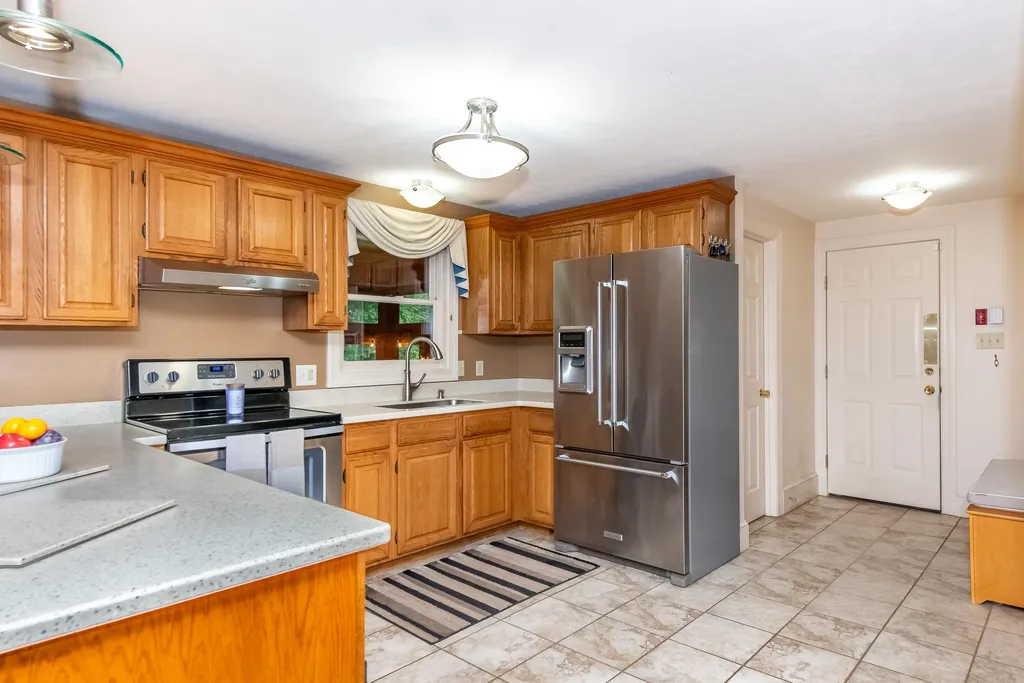 9 Oak Hill Lane Exeter NH 03833
