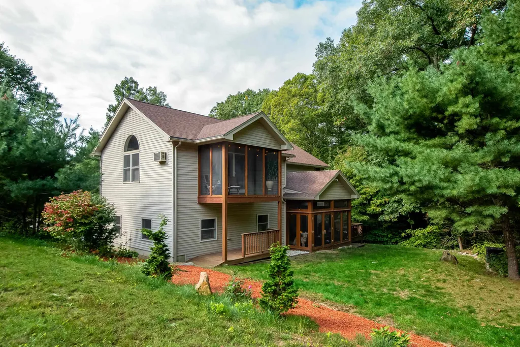 9 Oak Hill Lane Exeter NH 03833